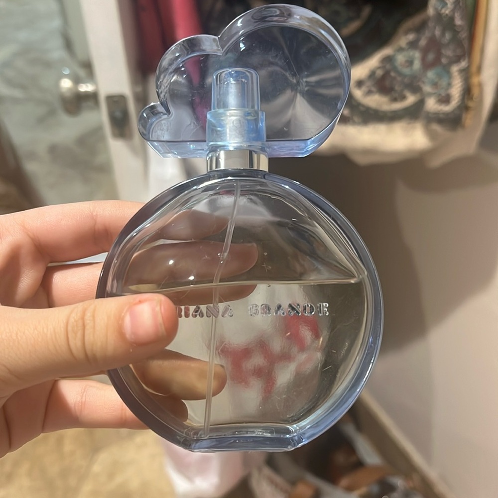 Ariana grande cloud perfume